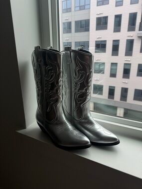 Women's Black Embroidered Heeled Western Boots